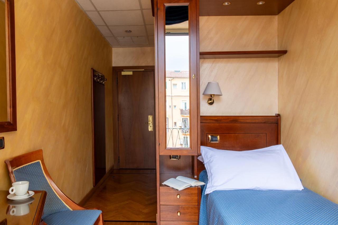 Hotel Montecarlo Roma Esterno foto