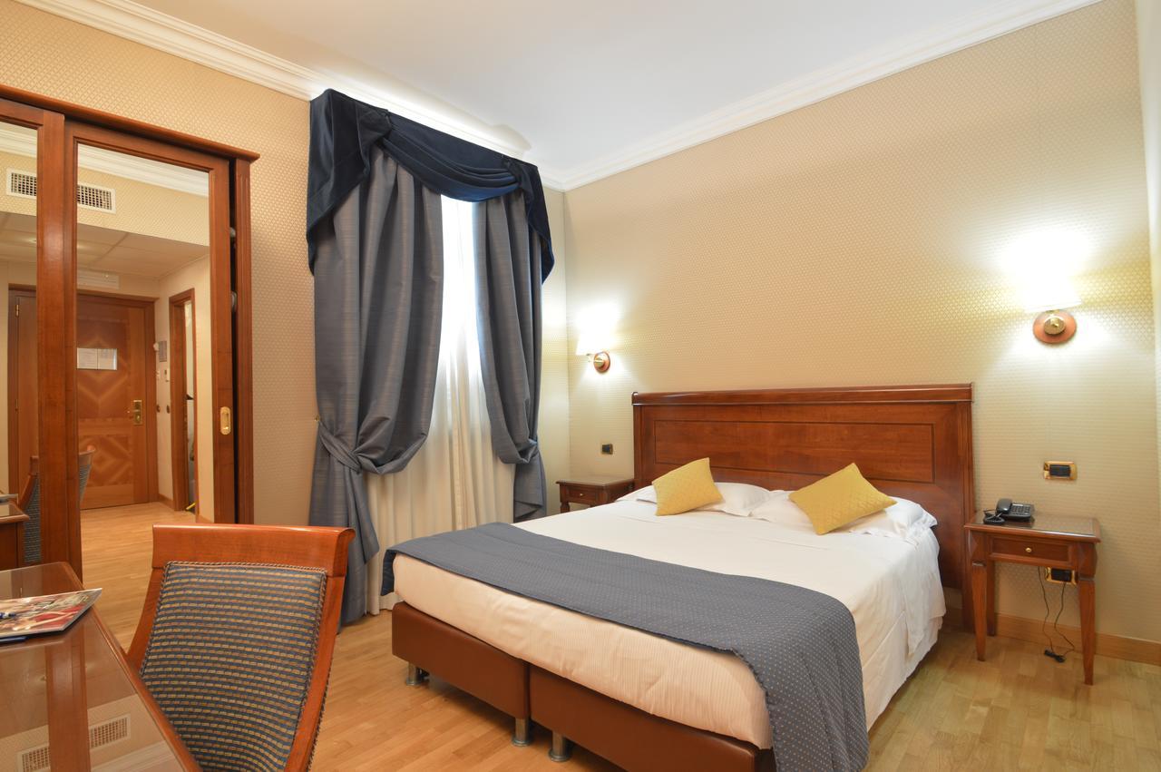 Hotel Montecarlo Roma Esterno foto